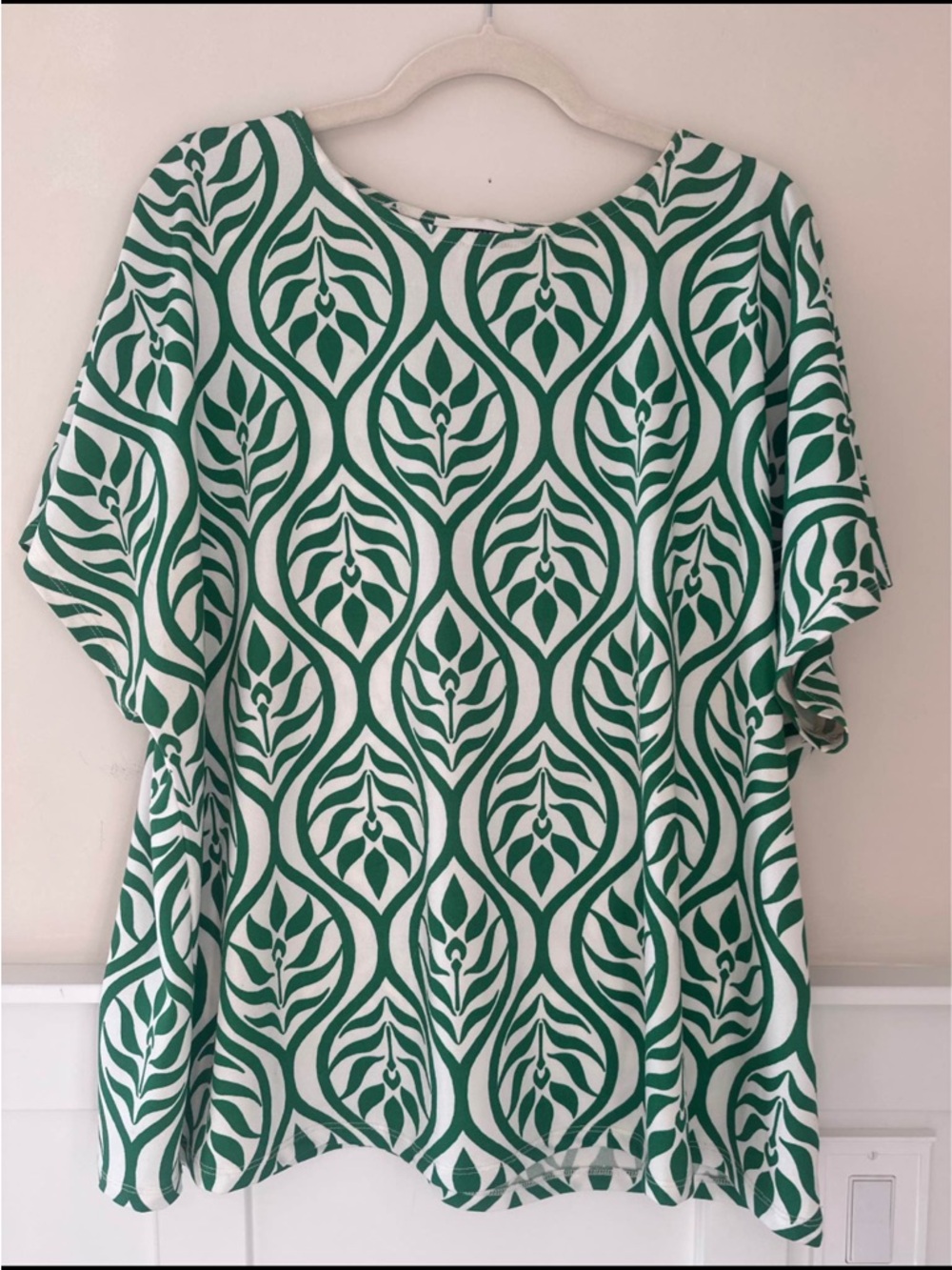 Jules & Leopold - Green and White Geometric Patterned Short-Sleeve Blouse